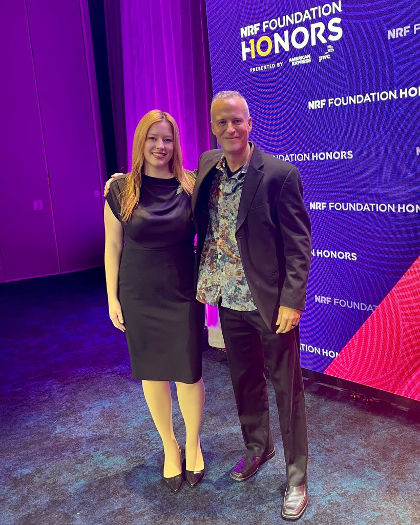 Julia Raymond Hare tweet media