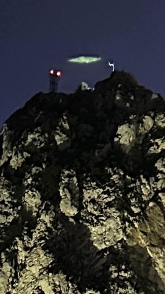 lewis_crel99215's tweet photo. Just your causal #ufo over #Gibraltar #ProjectBlueBeam #fullactivation https://t.co/Ao0nGXMJkj