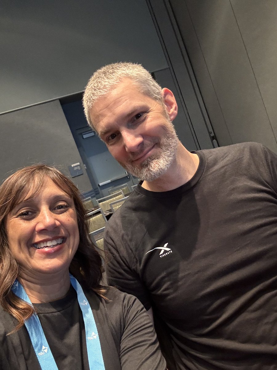 Out in the wild I got to meet <a href="/dailystem/">dailySTEM Chris Woods</a> 😍we were commenting how funny we can recognize each other from the little circles on X <a href="/fetc/">FETC</a> #FETC2025