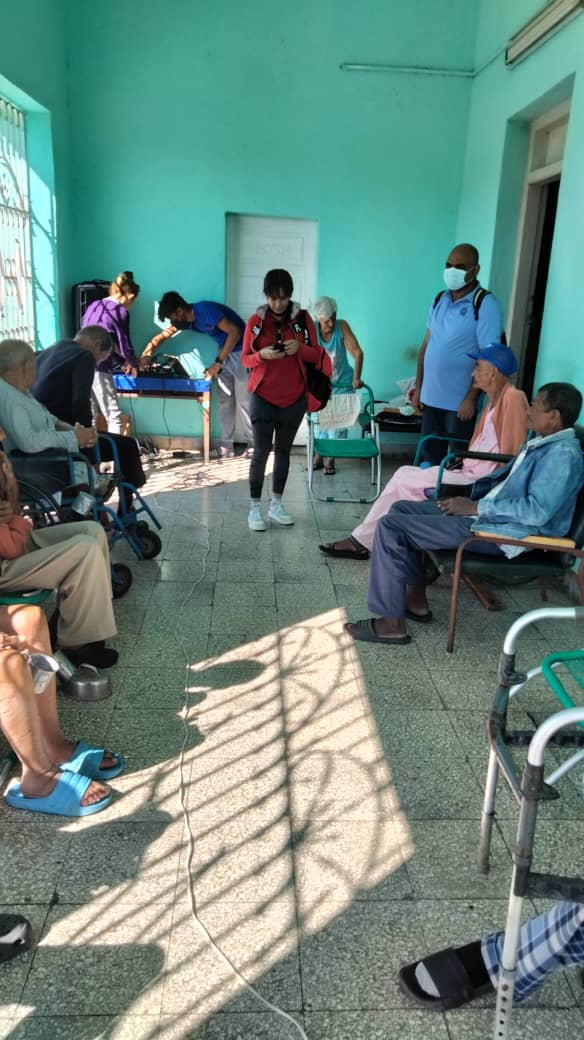 HernandezT64540's tweet photo. Caras de alegría y emociones cuando ven a los Profesores Instructores de la Casa de Cultura con la Actividad " De corazón a corazón" desarrollada en el Hogar de Anciano.
#Taguasco 
#CulturaTaguasco 
#CubaEsCultura . https://t.co/WJje0JJzHv