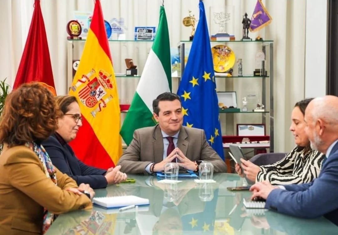 BlancaTorrent's tweet photo. 🚀 Córdoba se consolida como polo de talento en la industria de defensa. Tess Defence amplía su plantilla en la ciudad, sumando 20 ingenieros. Un paso adelante para el desarrollo económico y tecnológico. ¡Vamos Córdoba! 👏 @ayuncordoba_es #Defensa #Córdoba #TessDefence
📸 abc https://t.co/j9mlUZ1iJM