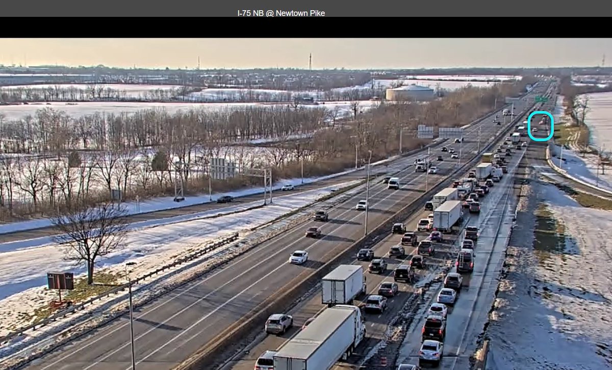 lexwrecks's tweet photo. UPDATE:  The semi has been moved to the right shoulder.  The right lane is now blocked on I-75N just past Exit 115. https://t.co/TetTg2sx2L