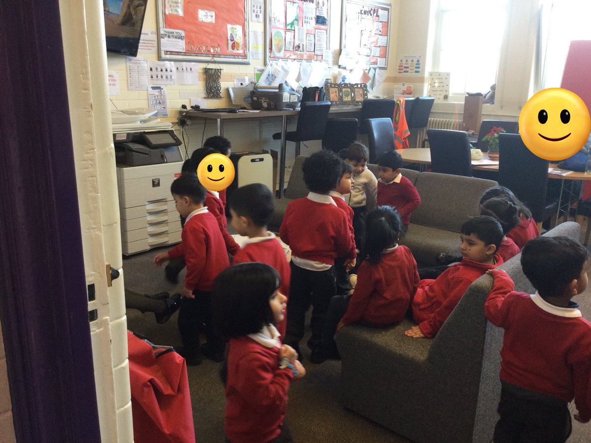 LeighPrimary's tweet image. Nursery children were very excited this morning to go to big school. They had a wonderful walk around the school and talked about all the things they could see. @voice21oracy #oracy #learningwalk #PSED #makingmemories