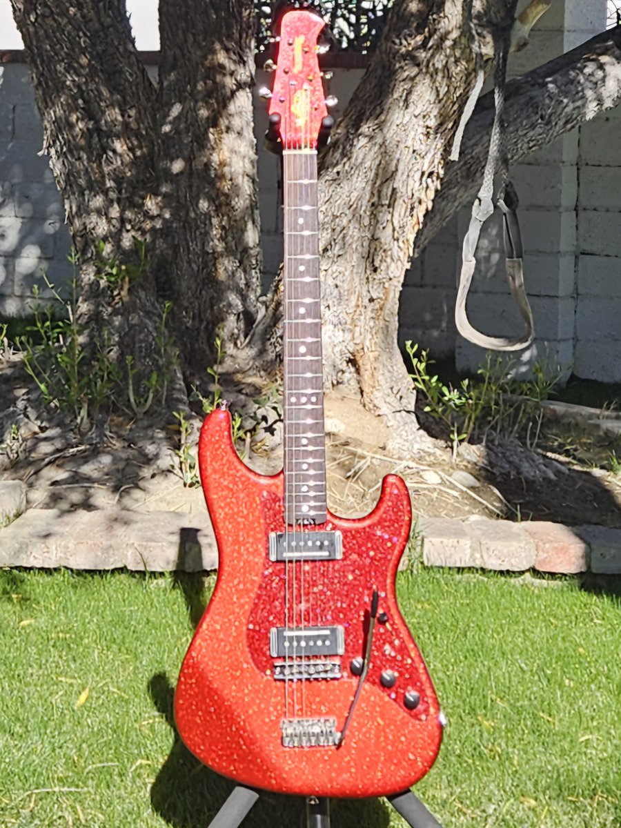 melwaldorffff's tweet photo. Sparkle city!  Custom Clam Shack guitar ready for it's new home.  Features two Off Kiltertrons, each with their own voice rotary, volume, pickup selector, and tone switch.  No muss, no fuss! https://t.co/HKhKbkdH1Z