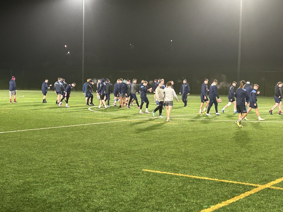 Bargoedrfc's tweet image. Thursday night team runs and prep for game day. 
You only get out what you put in 🏉💪🔵🔵 #graft
⁦@WRU_Community⁩ ⁦@bargoedwarriors⁩