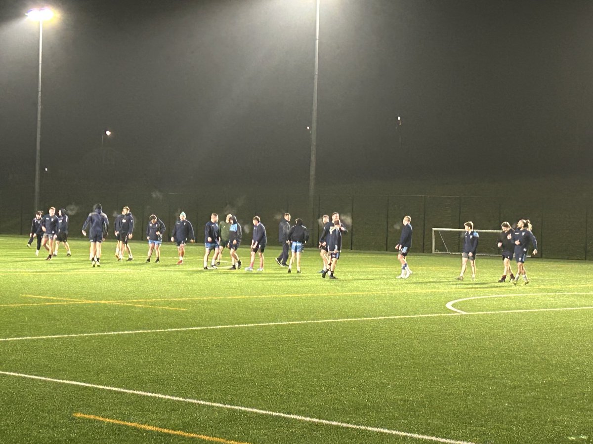 Bargoedrfc's tweet image. Thursday night team runs and prep for game day. 
You only get out what you put in 🏉💪🔵🔵 #graft
⁦@WRU_Community⁩ ⁦@bargoedwarriors⁩
