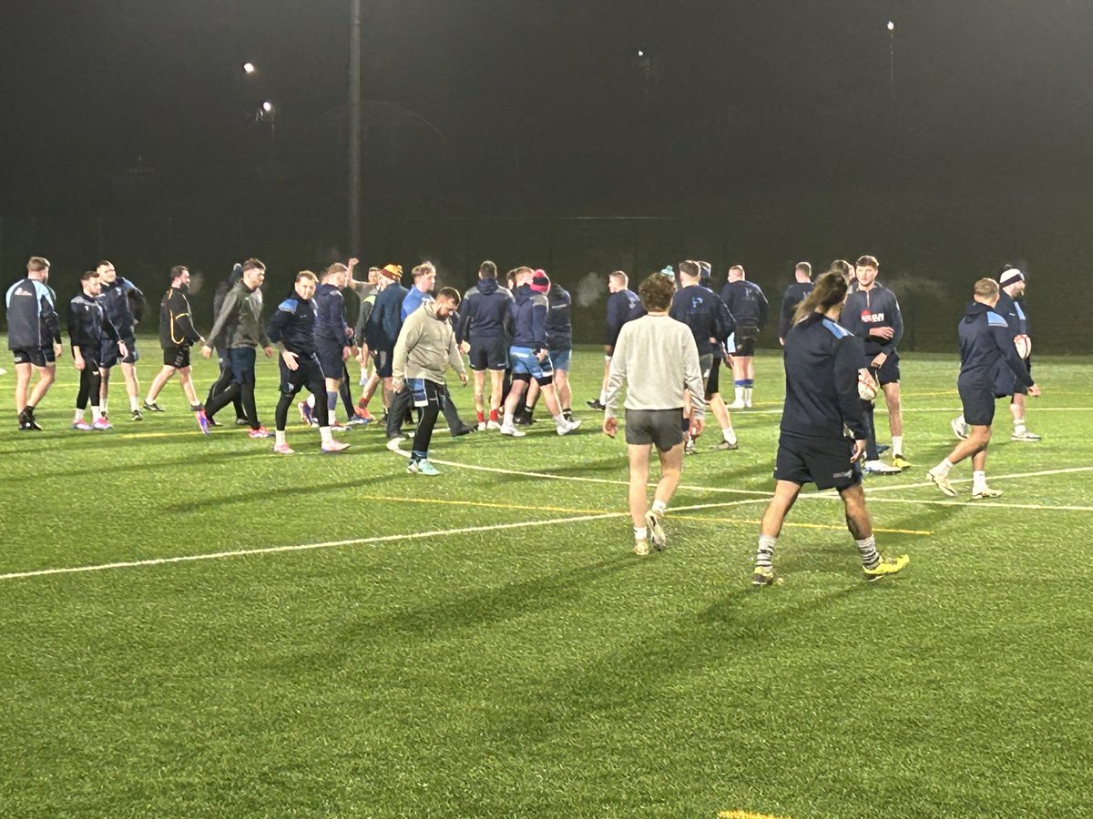 Bargoedrfc's tweet image. Thursday night team runs and prep for game day. 
You only get out what you put in 🏉💪🔵🔵 #graft
⁦@WRU_Community⁩ ⁦@bargoedwarriors⁩