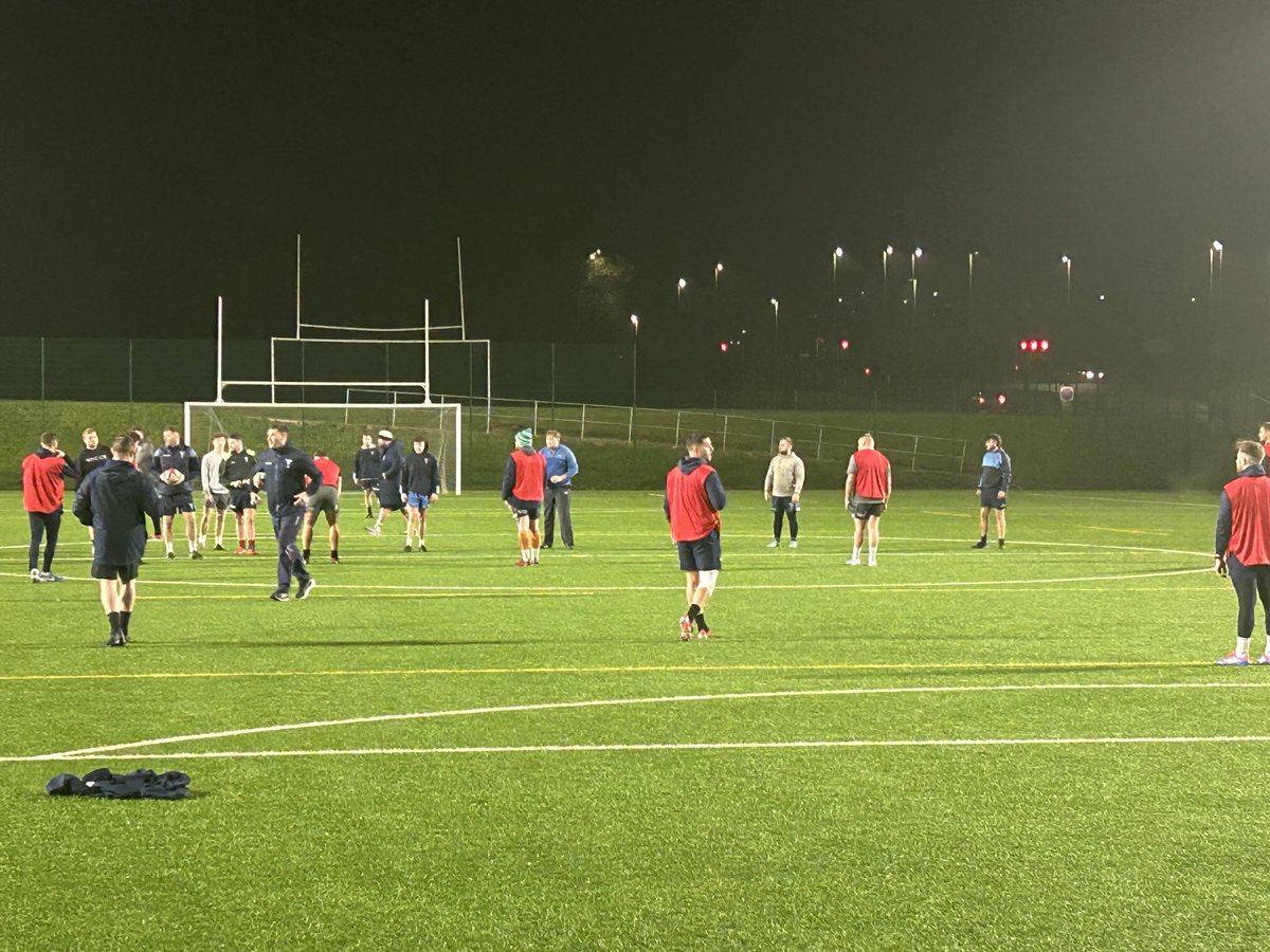 Bargoedrfc's tweet image. Thursday night team runs and prep for game day. 
You only get out what you put in 🏉💪🔵🔵 #graft
⁦@WRU_Community⁩ ⁦@bargoedwarriors⁩