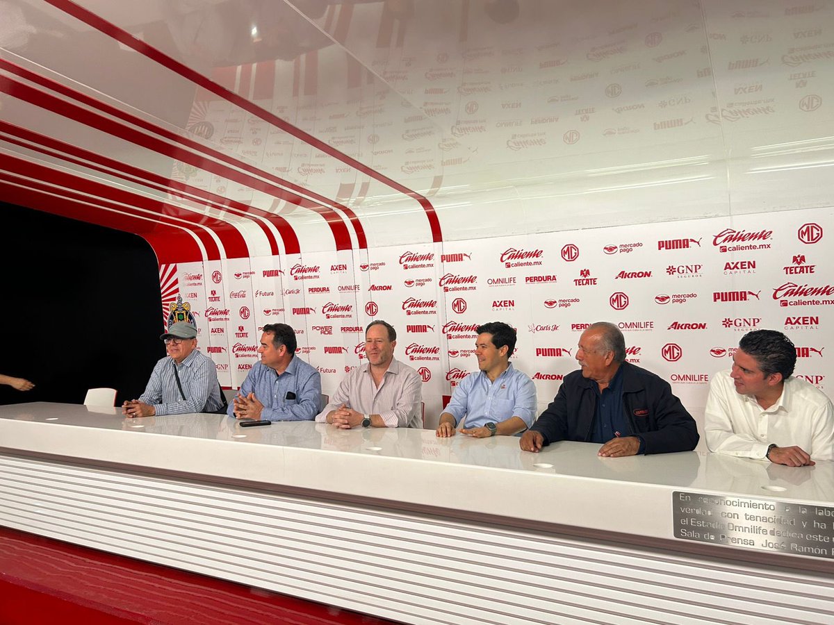 ConUnionOficial's tweet photo. Damos por concluido nuestro Encuentro Regional de Directores de Uniones de Crédito desde el majestuoso estadio Akron. Muchas gracias a los 33 representantes de las 14 Uniones asistentes y nuestros 2 Proveedores  por su presencia.  ¡Hasta la próxima! https://t.co/4cwuDtQWVP