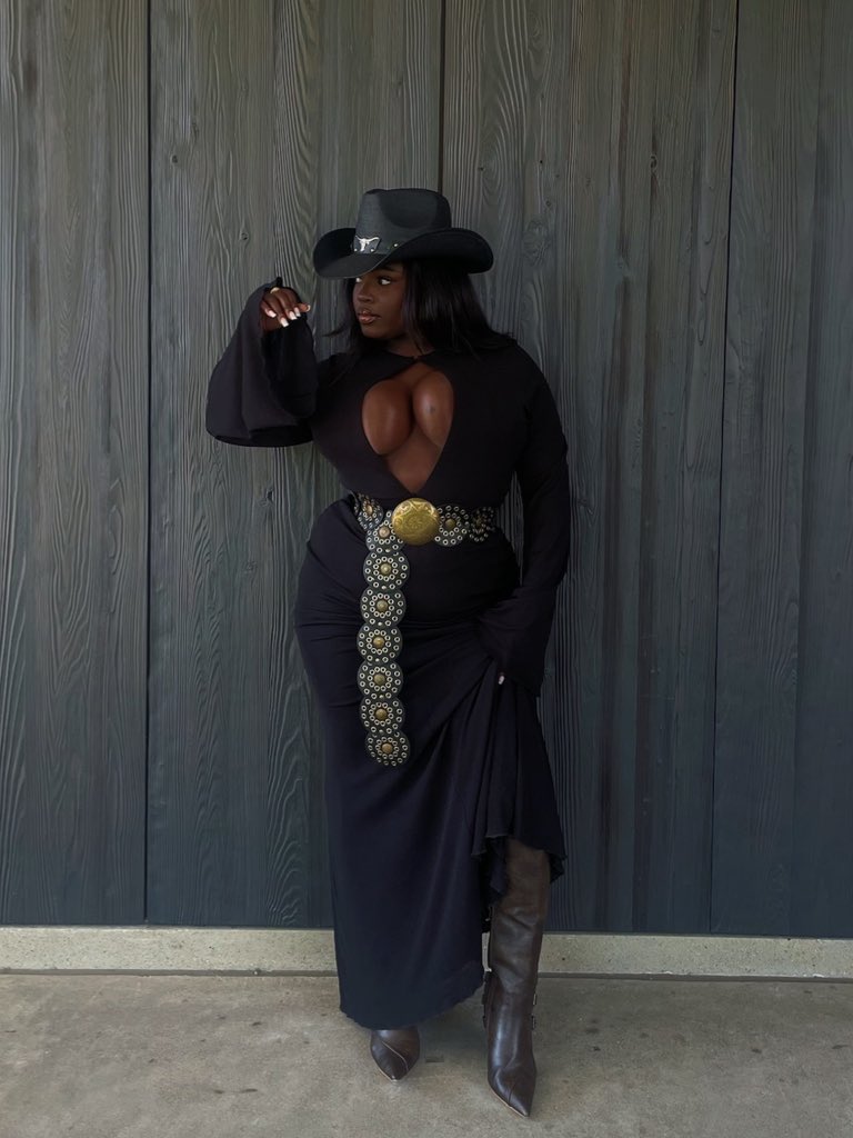 NLEWSTYLES's tweet photo. southern belle 🖤 https://t.co/yfRJoTlKRP