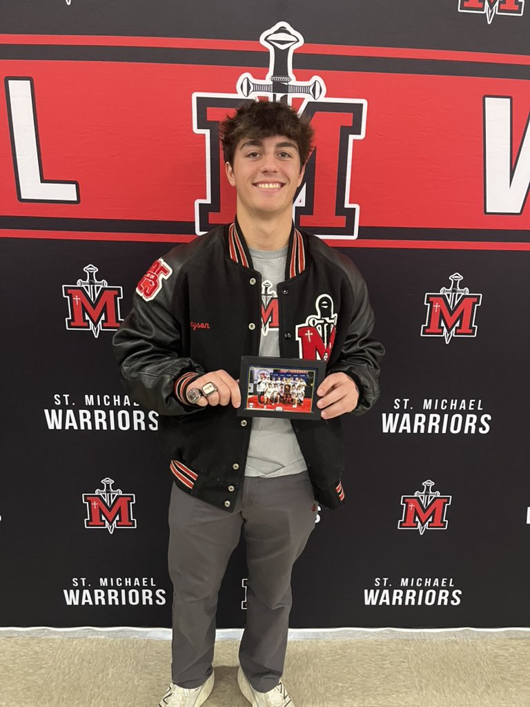 LAguillardJr's tweet photo. St. Michael powerlifting championship ring ceremony. 2X state champion!!
@GraysonA27 
@SM_Powerlifting 
@StMichaelHighBR https://t.co/A70KtAymfB