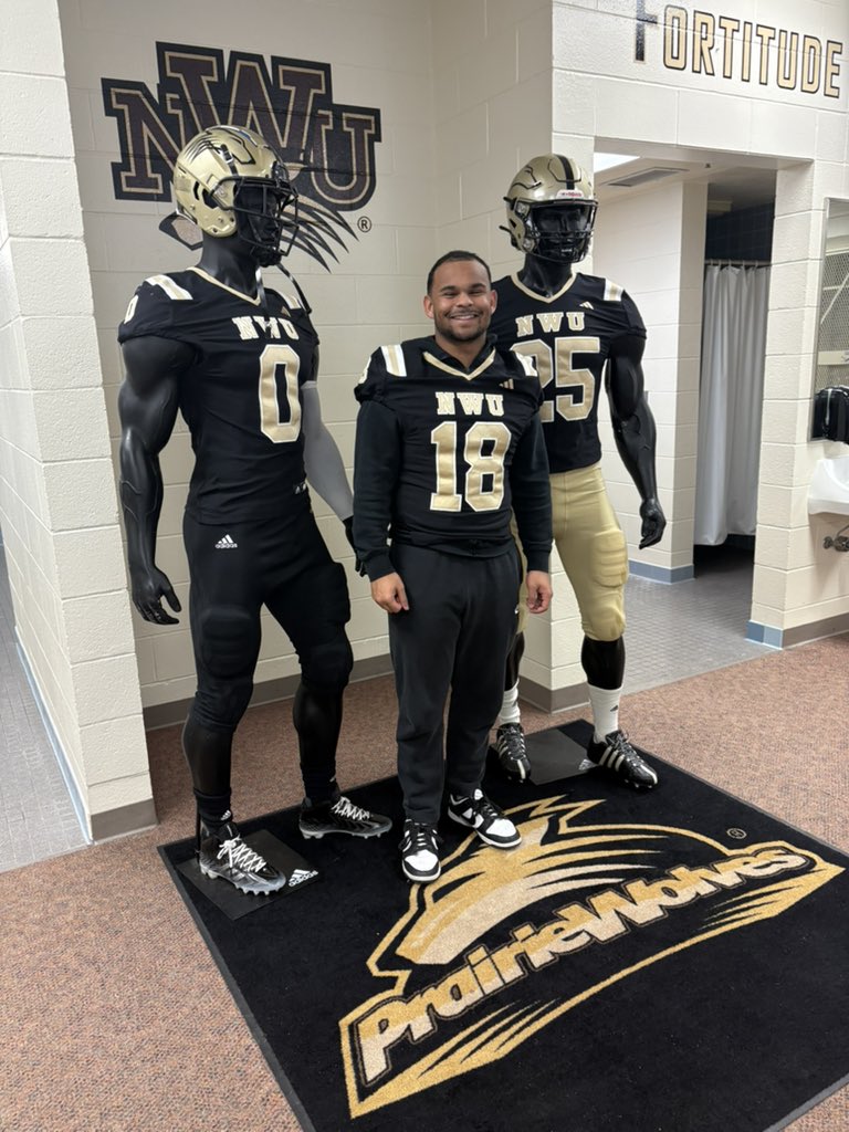 theslylaryoung's tweet photo. Thank you @NWUFootball for the official visit

@NorthBisonFB @SM_NORTH_HS https://t.co/dbNBKe9qLU