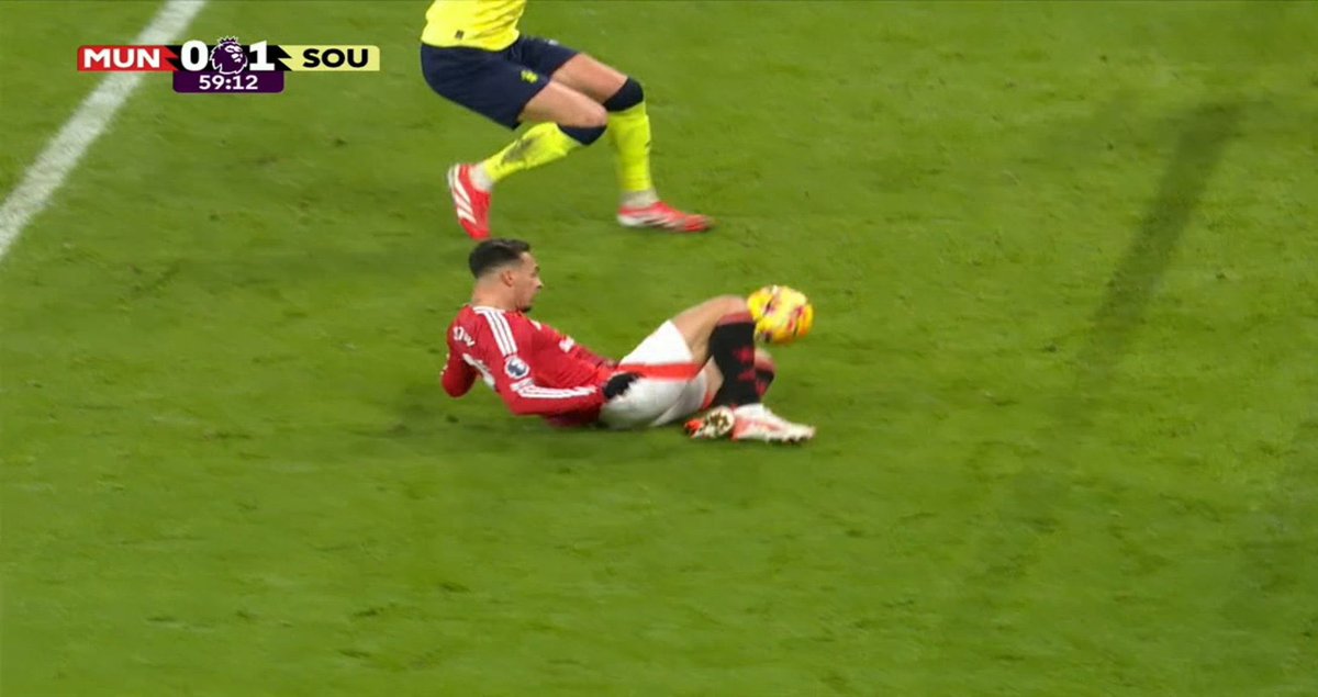 Utdkenny_'s tweet photo. #MUNSOU 😭😭 €100M https://t.co/Yv8ylWnuOe