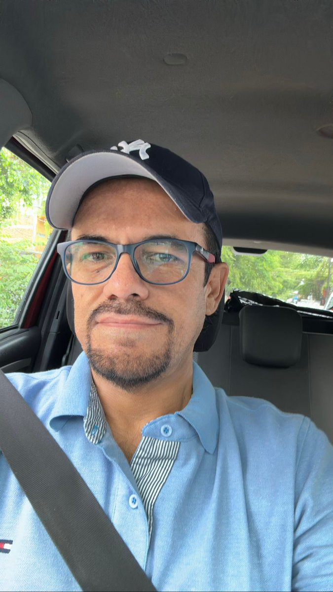 Deseándoles un excelente jueves, bendiciones