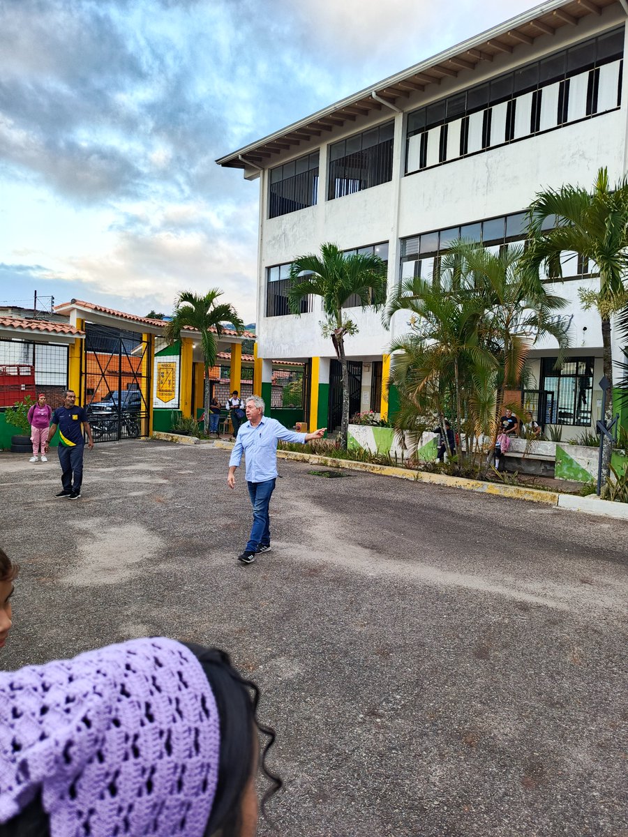 Complejo Educativo Mariscal Antonio José de Sucre tweet media