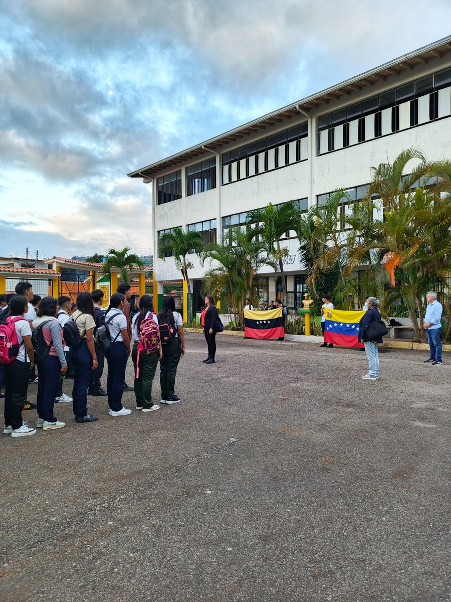 Complejo Educativo Mariscal Antonio José de Sucre tweet media