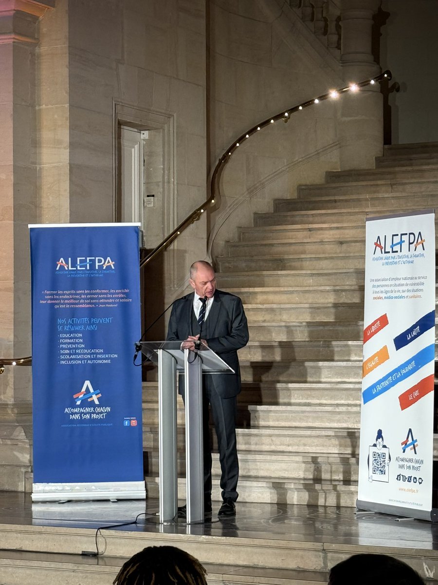 PatrickKanner's tweet photo. Dans le magnifique cadre du Palais des Beaux-Arts de Lille, nous étions nombreux ce soir pour les vœux de l’@Alefpa_Asso dont je suis Vice-Président. 

J’ai une pensée toute particulière pour son Président Daniel Dubois. 

@olivierbaron4 https://t.co/vPbstlLQwQ