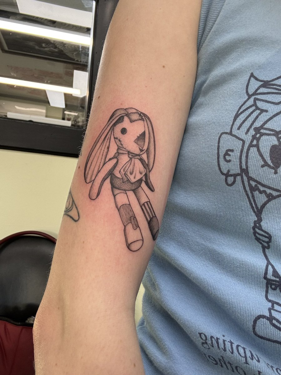 cali ✩ tweet media