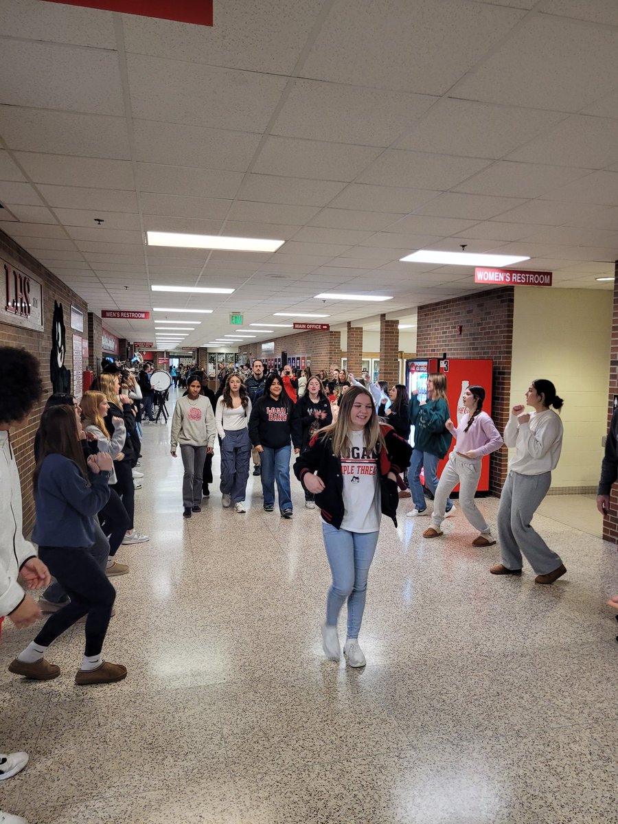 LHS_Training's tweet photo. Good luck to Olivia Gibson at the IHSAA Girls Wrestling State Finals tomorrow! You make us proud! #StateSendOff #BerryProud https://t.co/KB09tLJkxG