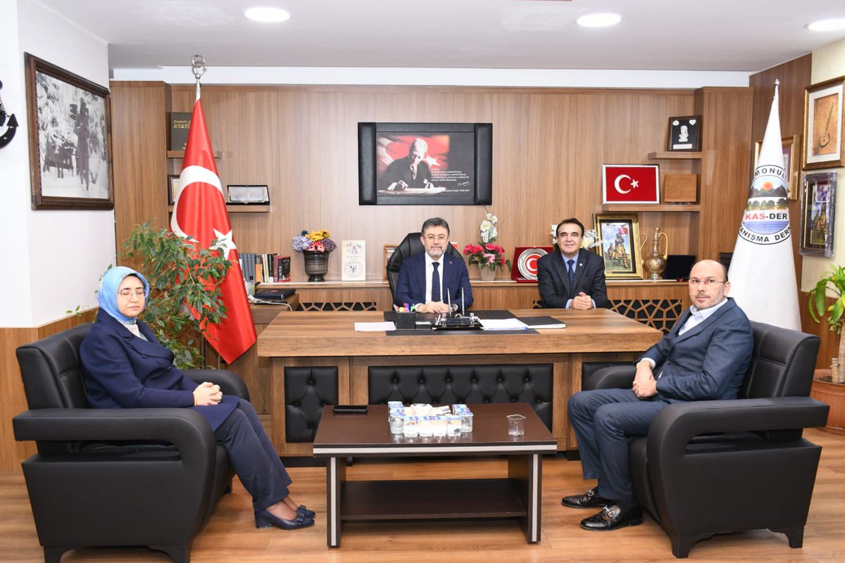 nihatsezerZb's tweet photo. Kıymetli bakanım evinize hoşgeldiniz🤗 

Bu akşam Kas-Der Genel Merkezimizde, 

Kıymetli hemşehrimiz Tarım ve Orman Bakanımız Sn. İbrahim Yumaklı beyi ve İstanbul Milletvekilimiz Sn. Rabia İlhan hanımefendiyi ağırladık😊

@ibrahimyumakli @rbklndr 
@kasdergm1 @FatihAydemirGOP https://t.co/liYqNGrT3L