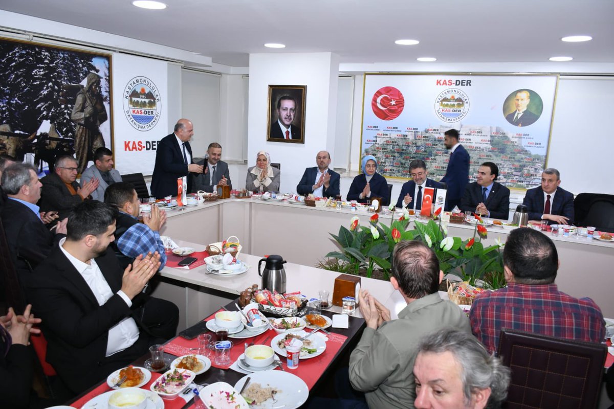 nihatsezerZb's tweet photo. Kıymetli bakanım evinize hoşgeldiniz🤗 

Bu akşam Kas-Der Genel Merkezimizde, 

Kıymetli hemşehrimiz Tarım ve Orman Bakanımız Sn. İbrahim Yumaklı beyi ve İstanbul Milletvekilimiz Sn. Rabia İlhan hanımefendiyi ağırladık😊

@ibrahimyumakli @rbklndr 
@kasdergm1 @FatihAydemirGOP https://t.co/liYqNGrT3L