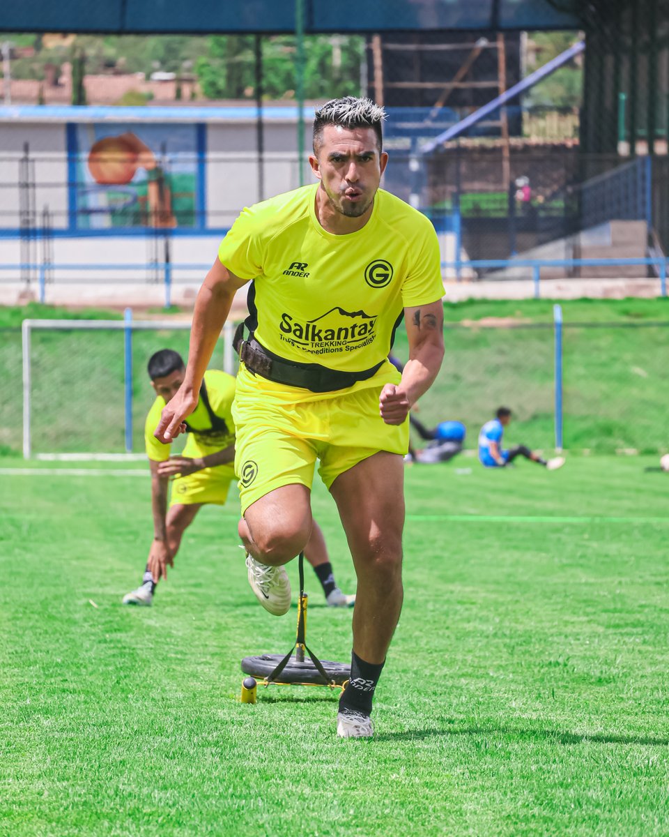 CD_Garcilaso's tweet photo. 𝗘𝘀𝗳𝘂𝗲𝗿𝘇𝗼 𝘆 𝗰𝗼𝗻𝘀𝘁𝗮𝗻𝗰𝗶𝗮 𝗲𝗻 𝗰𝗮𝗱𝗮 𝘀𝗲𝘀𝗶𝗼́𝗻. 😼⚽

#DeportivoGarcilaso #RicoGarci #PedacitoDeCielo #CelesteHastaLaMuerte #CelesteDeCorazon #CuscoCeleste #Cusco #Garcilaso #Pretemporada #Entrenamiento #HastaLaGloria https://t.co/FDD48mIJGu