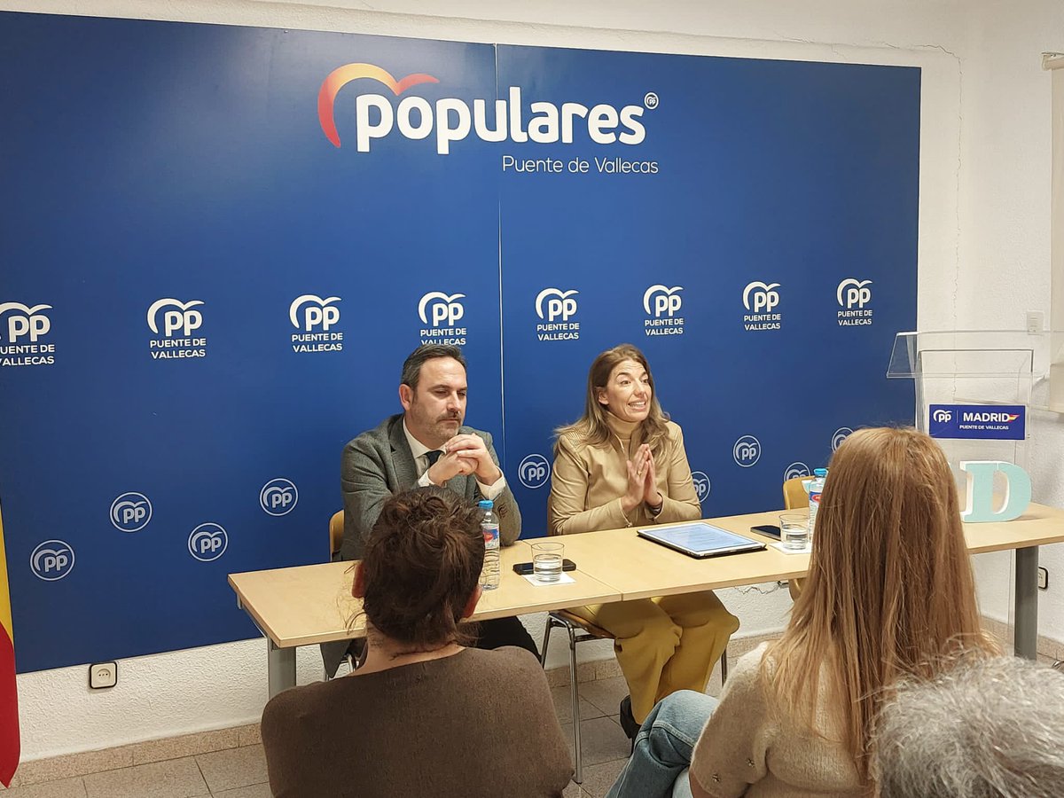 PPteVallecas's tweet photo. 🏥 Hoy en #VallecasDebate, @marbandefrutos nos ha informado de la situación de la sanidad pública madrileña, un modelo de gestión eficiente y eficaz.
El 40% del presupuesto de la CAM es para sanidad, alcanzando más de 10.500 millones.
Madrid,una vez más,pionera y a la vanguardia. https://t.co/EH7mRkfnwU