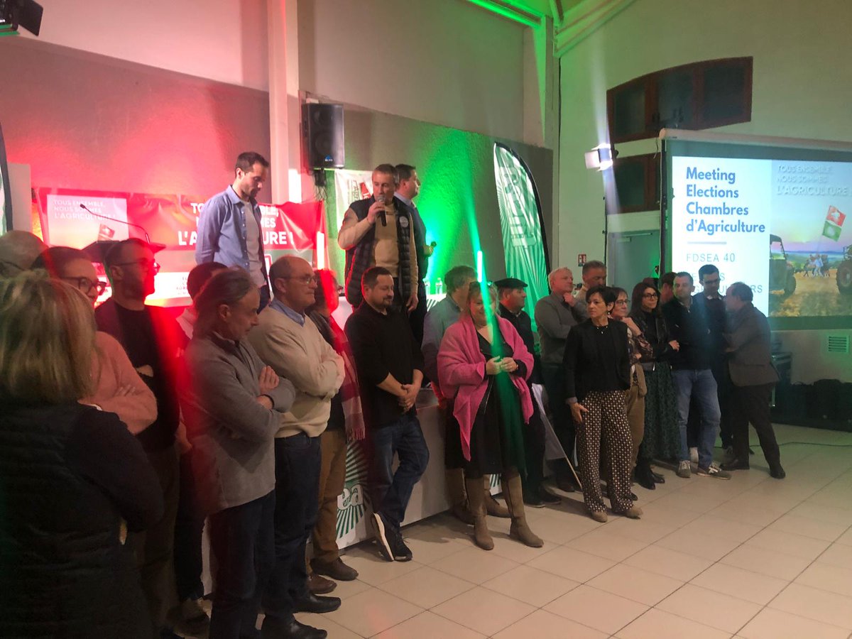 TranquardCedric's tweet image. Ce soir à Mont-de-Marsan avec les #agriculteurs landais.
15 jours d‘élections et après il faudra continuer à aller chercher des victoires.
1 seule solution : voter pour le bon sens de @JeunesAgri & @FNSEA
Je préférerai tjr Arnaud Rousseau au boulot que Le Floc’h sur TikTok