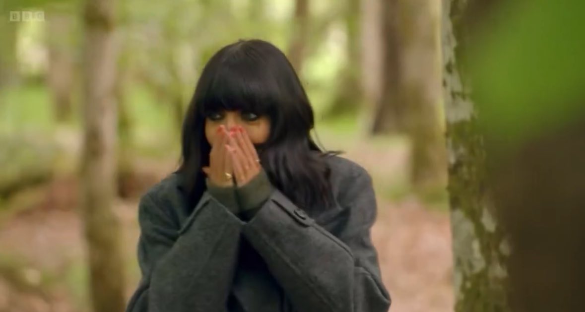 SamtheMHworker's tweet image. Not Lisa getting 2 in one shot. 🤣 #TheTraitorsUK #TheTraitors