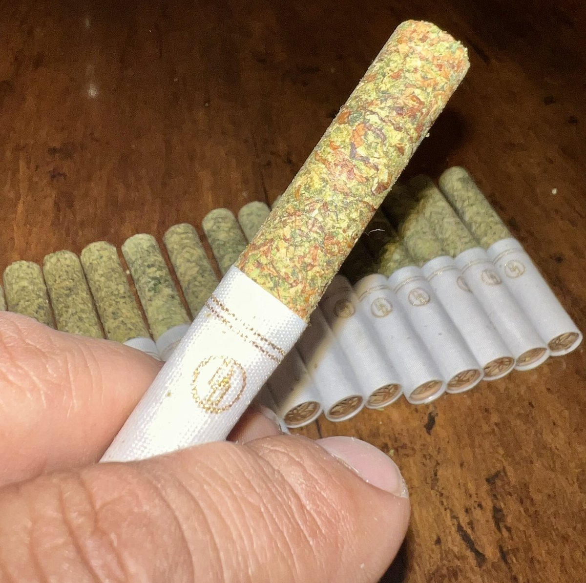 pureprerolls's tweet photo. @SluzzyGems Crypto millionaires💰💰
Exclusive kush joints 🔥🔥
STOP SMOKING PAPERS 🤮
All Pressed flower preroll organic 
Limited quantities each made to order
Celebrate your next crypto win in luxury https://t.co/qABTGaebcZ