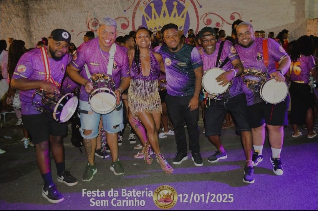 BrunaChocolat's tweet photo. Já que é dia de TBT vai um da nossa festa da Sem Carinho realizada no último domingo dia 12/01/25

#TBT #TBThursday #sbcrealeza #carnaval2025 #bateria #semcarinho #madrinha https://t.co/QhRmpXFYCq