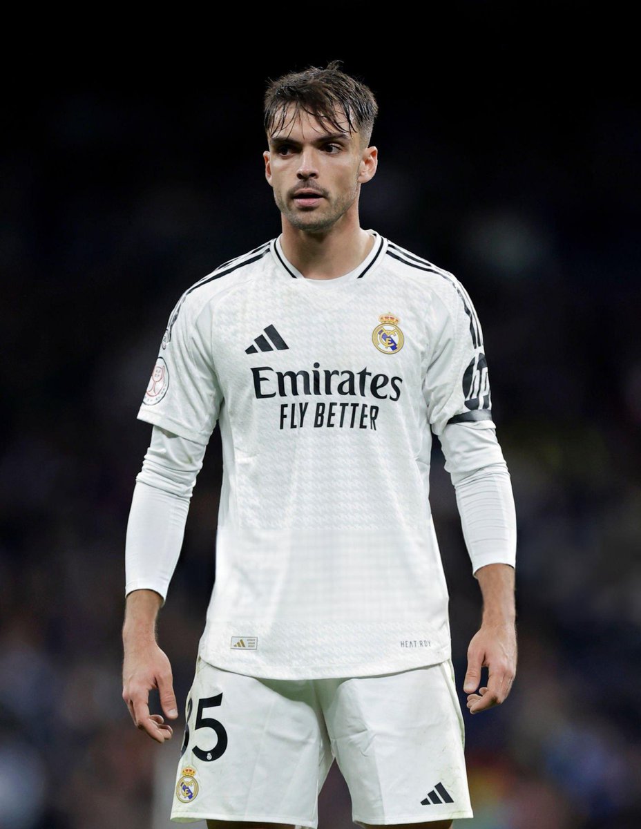 Tienes un segundo para dar RT si Raúl Asencio debe ser titular indiscutible.