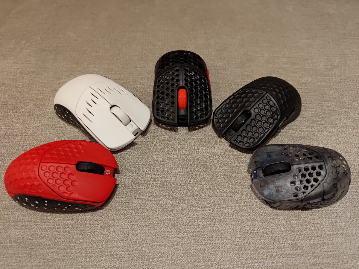 scouy_'s tweet photo. Glaze time. These releases from G-Wolves are all absolutely insane, they're all structural marvels for their size and weight. The HTRs are not for me, but they weigh nothing, and feel like tanks. HTXmini and HT-S2 are too flat for me. The HTS Ultra is def my #1 out of the bunch. https://t.co/BDoK8Yi8e6
