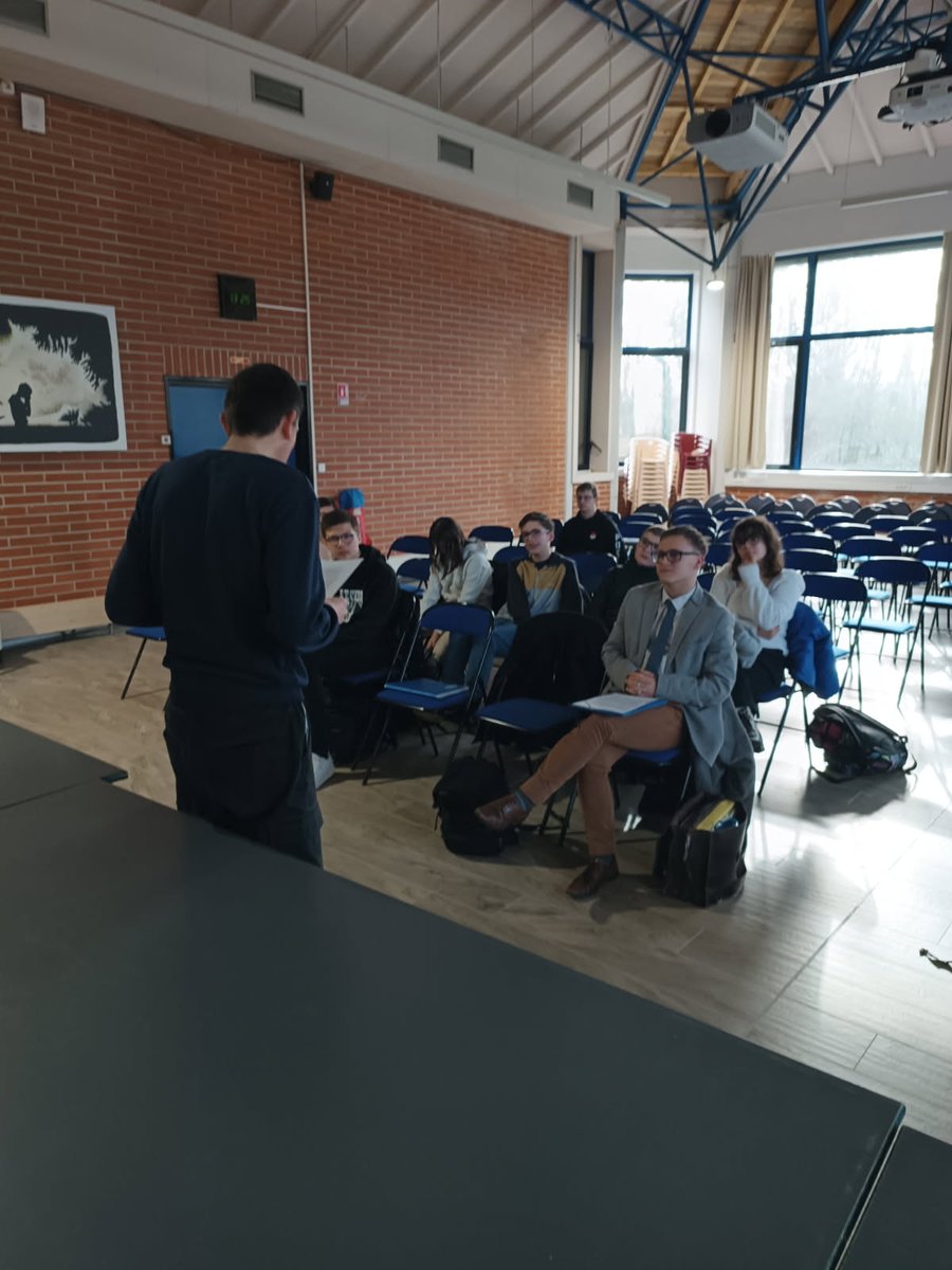 BlaisePascalLon's tweet photo. Entraînement convivial et intensif pour la 1ère session des Olympiades de la parole de la Cité scolaire 🔝
✔️oser
✔️exprimer 
@AcLille
@ota_dsden62
@dsden62 https://t.co/eJfq6okViB