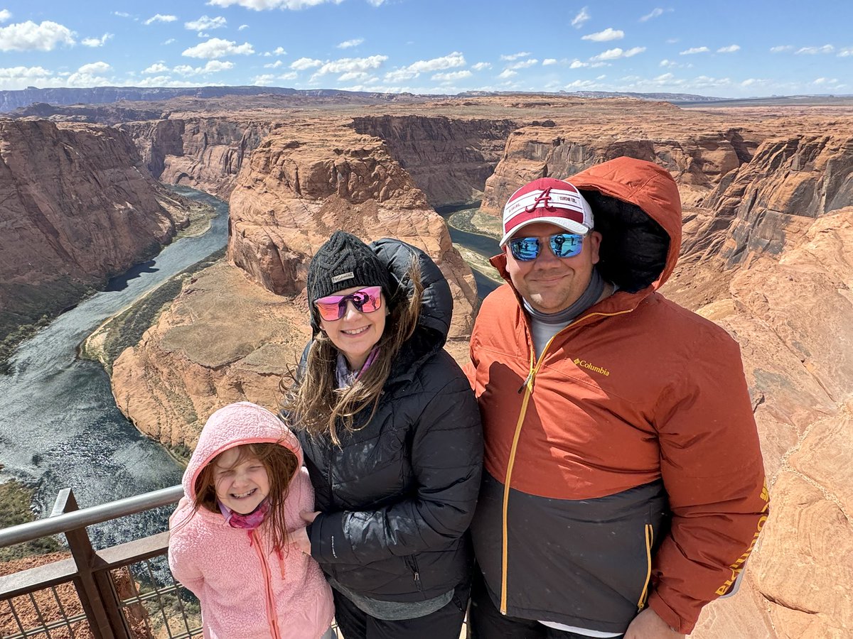 YOUNGTY's tweet image. #RollTideFriday from Horseshoe Bend in Page,AZ. @Greg_Byrne  please pick us to be featured on the Byrne Notice.   The Young Family loves the Tide.