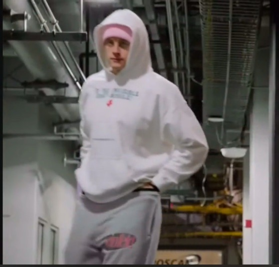 itcowby's tweet photo. hands in the pants, ALWAYS https://t.co/a6lF99hlsH