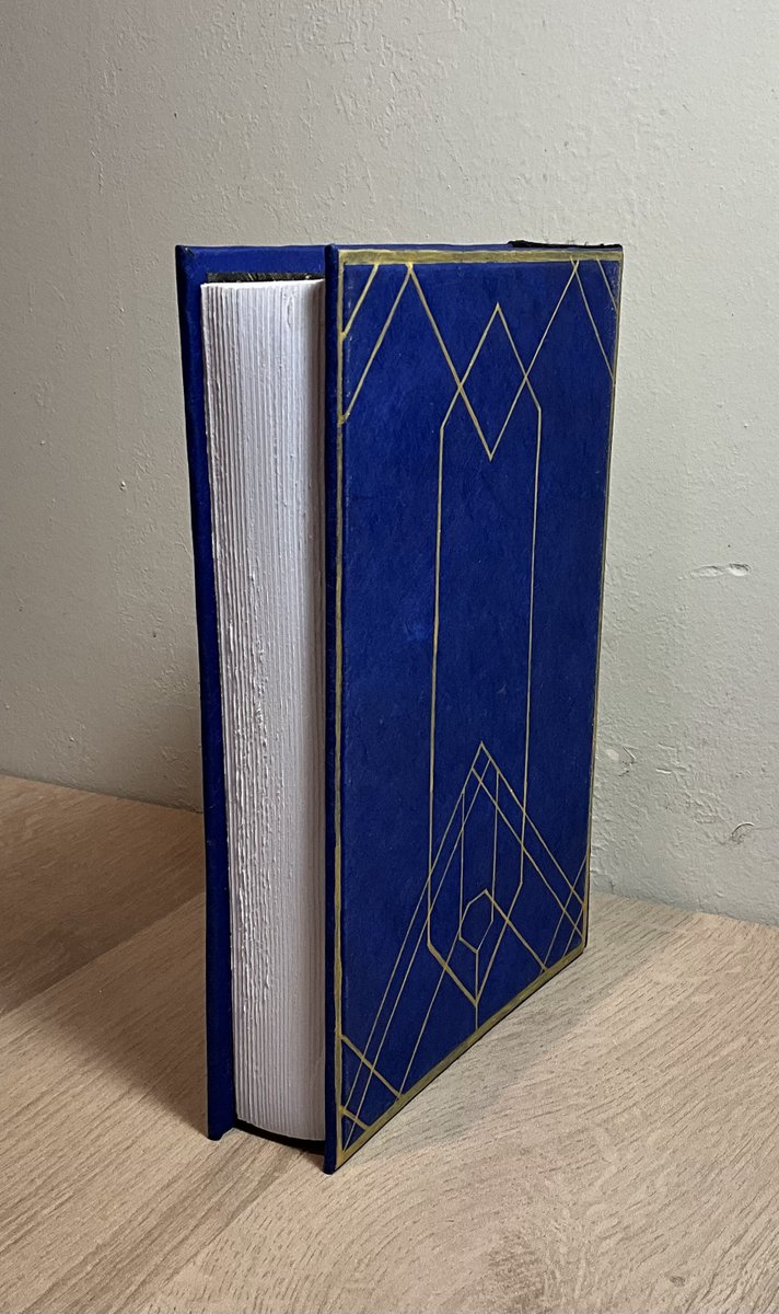 Natrishy's tweet photo. I finished my copy of @lesbianherald ’s Coming home (but not to you)!
I’m so happy how it turned out! Feels like an Arcane prop irl https://t.co/Qo0NpDWHuW