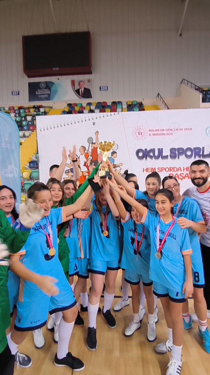 hasocan's tweet photo. ŞAMPİYON OLARAK TAMAMLADIK!💪
Emeklerimizin karşılığını bir kez daha şampiyonlukla taçlandıran, final grubunda kalesinde gol görmeden şampiyon olarak tamamlayan kızlarımı yürekten kutluyorum. #hedefkayseri #goatsofisland https://t.co/a07iwQXNV2