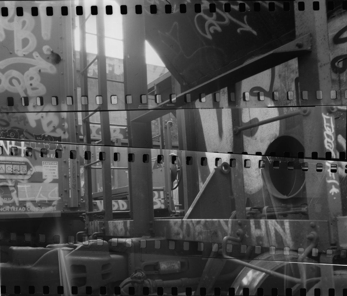 Wxcafe's tweet photo. the space between cars

Graflex Crown Graphic, Schneider-Kreuznach 135mm f/4.7, 35mm Arista EDU Ultra 400

when I got my first 4x5 camera I wanted to test the lens and shutter, and get used to actually using it, but I didn't yet have film for it, so... I did this instead https://t.co/QsGvgPn55x