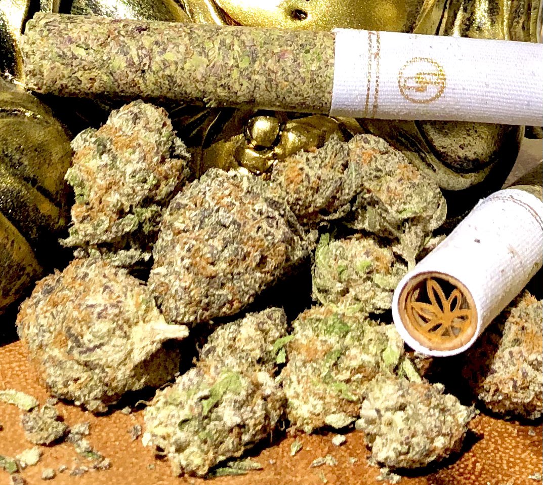 pureprerolls's tweet photo. @B_Real @B_Real would love to collab . STOP SMOKING PAPERS. Green thumb flower make you some pressed flower joints https://t.co/Q7yOtVVe5w