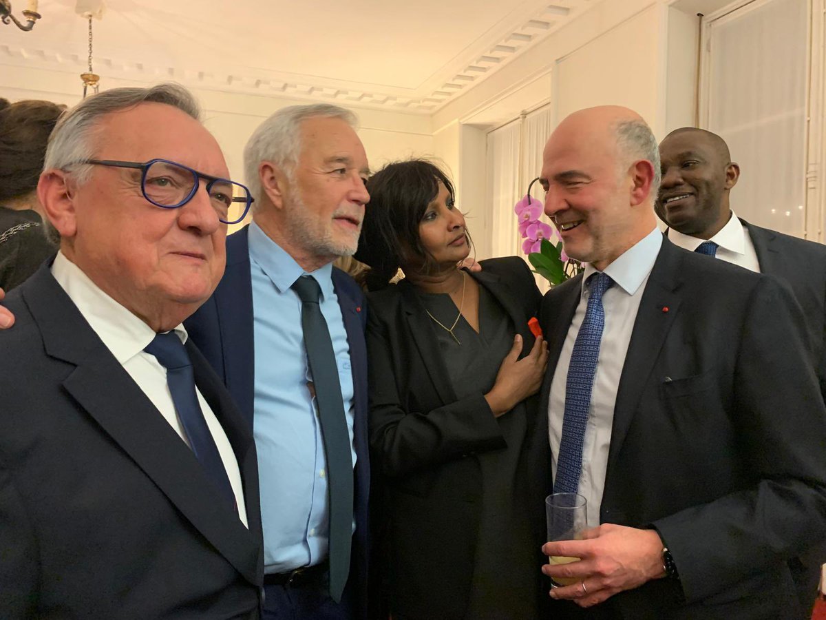 safiaotokore's tweet photo. Toute ma gratitude aussi à vous deux Monsieur senateur @f_patriat, monsieur ministre @frebsamen! Très honorée et touchée de votre présence #TeamBFC https://t.co/FncLwiGG2y