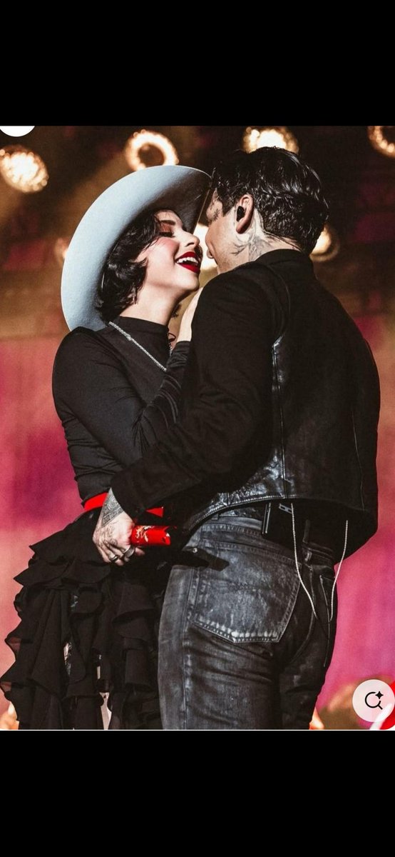 Pareja del año

#Dimecomoquieres #Nodangela
youtu.be/Ge4AKbnr6ME?si…