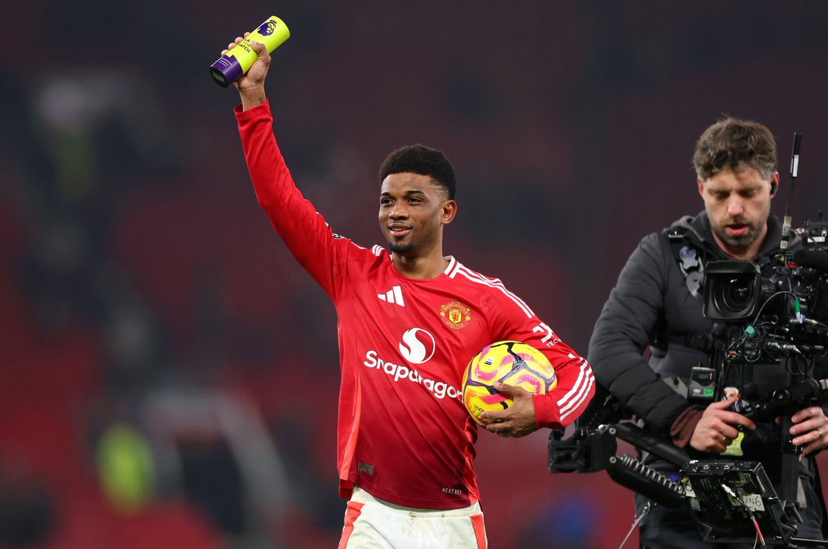 ManUtd's tweet photo. The man of the moment 🏆⚽️

🫶 @Amaddiallo_19 

#MUFC || #MUNSOU https://t.co/5YTq79IL6U