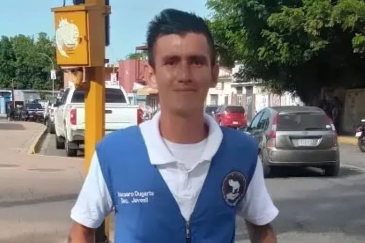ATENCIÓN

#Portuguesa el pasado Jueves 9Ener en horas de la mañana en Guanare fue detenido en su lugar de trabajo  Ildemaro Dugarte secretario Juvenil del partido Político (AD) presuntamente por funcionarios con los rostros cubiertos con pasamontañas, luego de que el joven