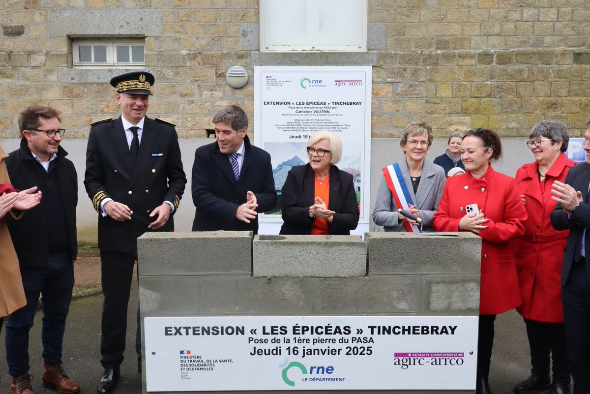 ➡️ Avant le repas dans une maison France Services, j’ai eu le plaisir de poser la première pierre de l’agrandissement de l’EHPAD Les Épicéas pour adapter ce dernier aux besoins des personnes atteintes de problématiques liées à l’âge, comme la maladie d’Alzheimer. Ce sera un