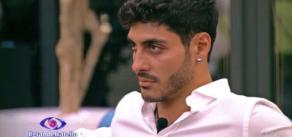 JosephineBe's tweet photo. Beatrice:"Stefania ti accontenti di poco"
Detto da lei 😅😂😂😂😂
#GrandeFratello #Javi7 #Helevier https://t.co/bW7dVXOEsL