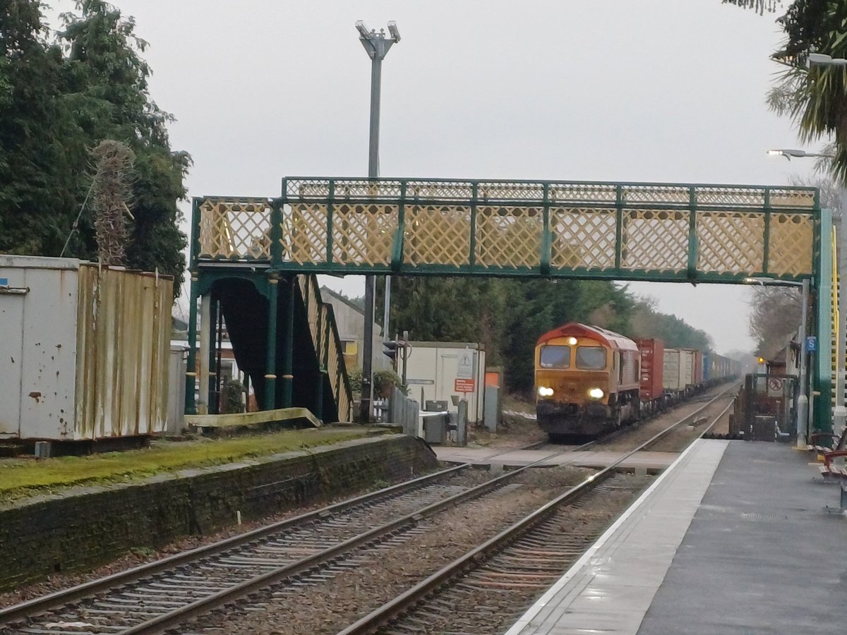 danthetrainman's tweet image. A great morning at Trimley Station this week. #ukrailscene #class66 #class755 #trains