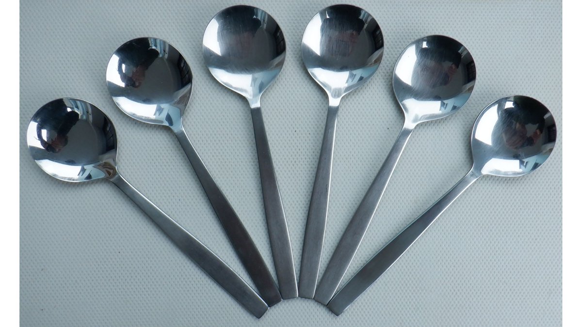 EverRotating's tweet photo. 6 vintage stainless steel soup spoons. By Viners of Sheffield. Designed by Gerald Benney. π₯π₯£
π https://t.co/7hLUtFkl14
#Vintage #VintageCutlery #Soup #SoupWeather #Viners #eBay https://t.co/uMNoLiIc2P
