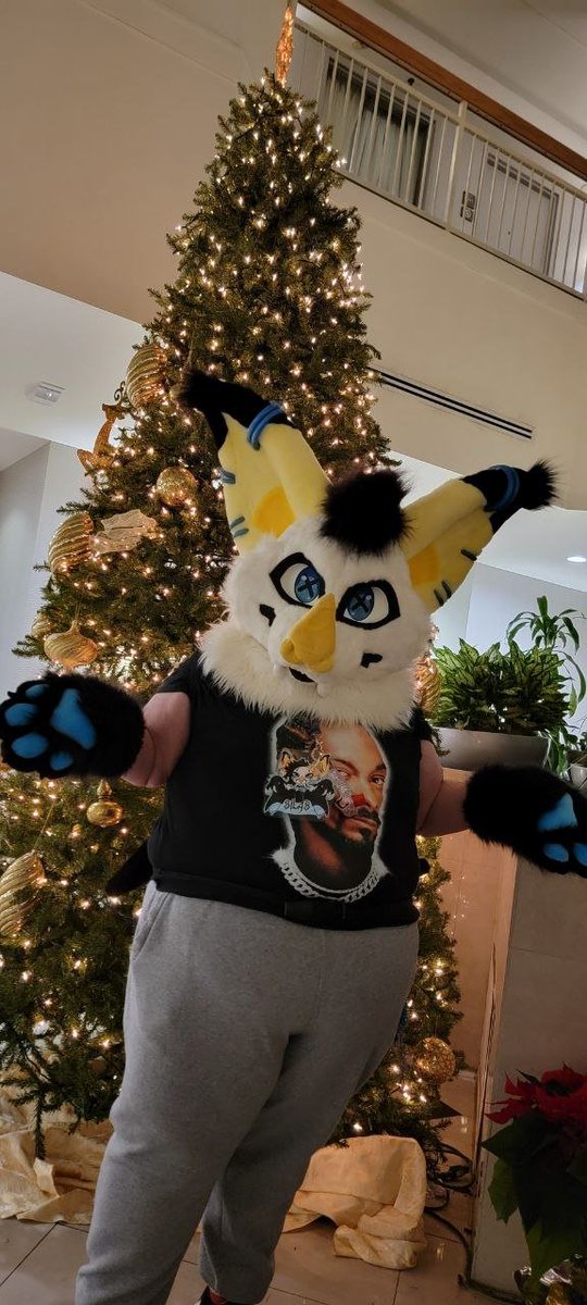 ZombieB0nes's tweet photo. @stoopid_mutt YAS TO FAT TRANS FURS cause thats me too <3
I have Hidradenitis Supparativa too on my lower belly so i have to wear my pants weird to hide that im usually bleeding XD
so i always feel self conscious https://t.co/4vCSHq0rET