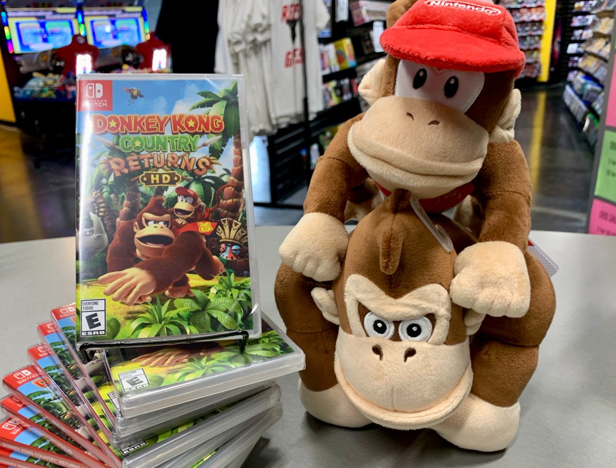 ResetGames's tweet photo. Donkey Kong is back on the Switch with Donkey Kong Country Returns HD, available today! No banana for scale because DK ate it. https://t.co/dwDBVOKCIu